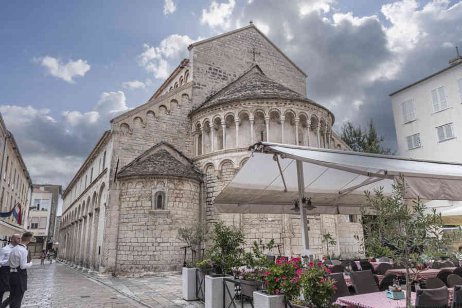 Croacia - Zadar 44 - iglesia de San Crisógono.jpg